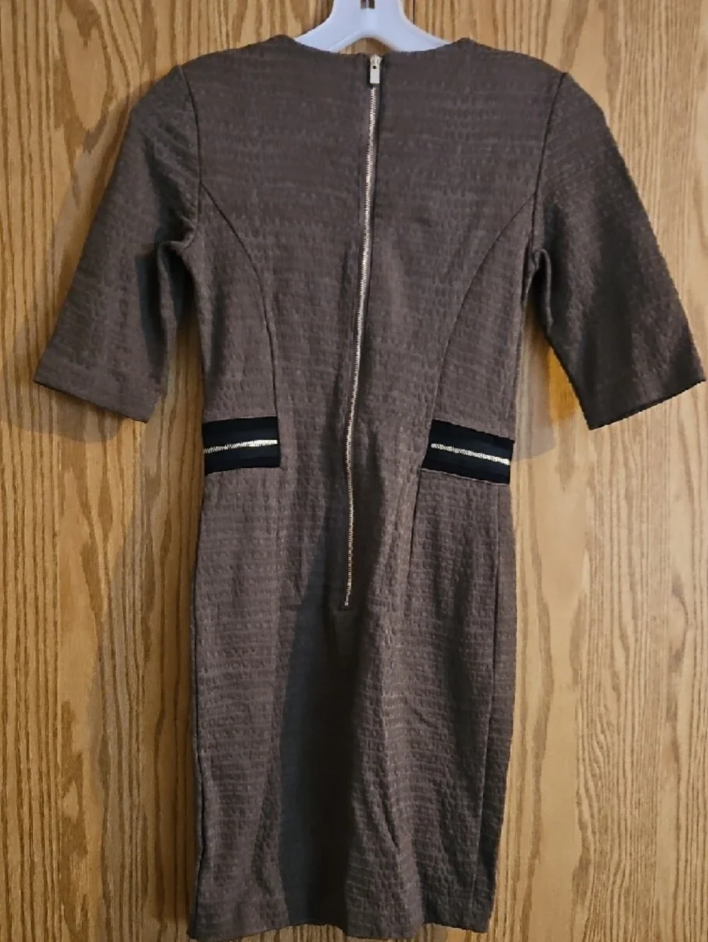 Brown V-Neck Sheath Dress XS with Zip Pocket Detail - Picture 3 of 5